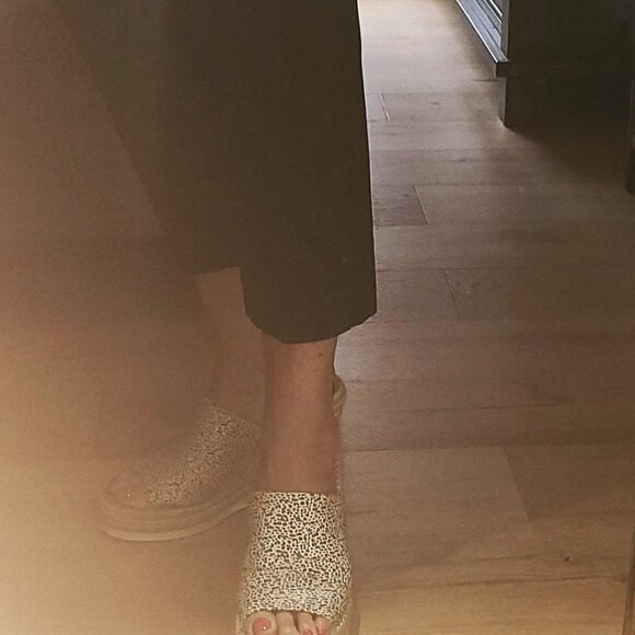 ANN TAYLOR BLACK CAPRI PANTS - STYLE & SIZE - MARISSA 4P - Picture 8 of 9